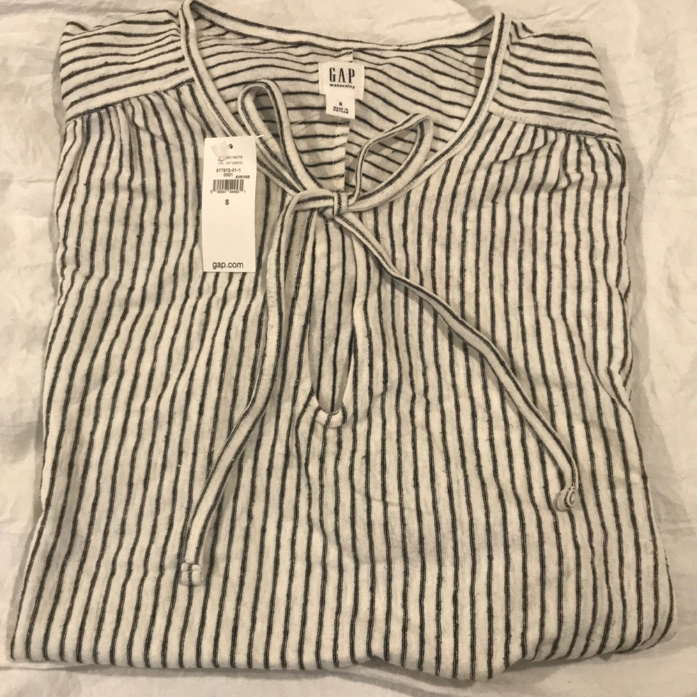 New with tags Gap Maternity Blouse